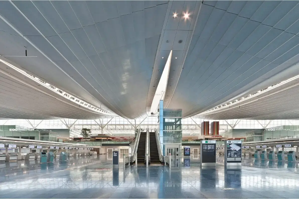 VIP airport transfer service at Jeddah coastal terminal