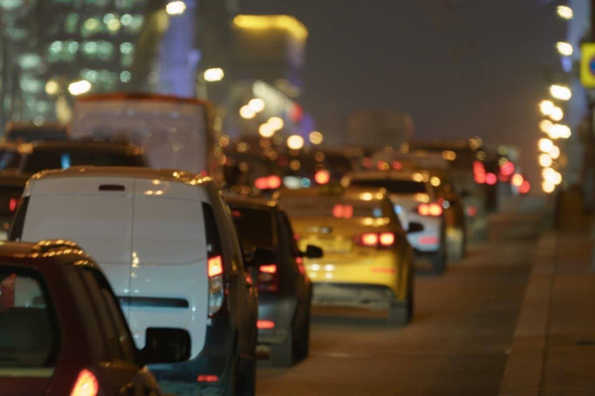 Premium chauffeur vehicle navigating near the dynamic traffic of the Grand Mosque in Makkah